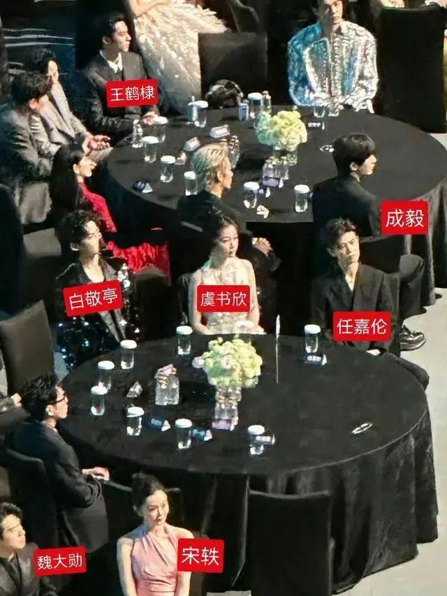 热搜！尖叫之夜6对情侣都有奖：白鹿对张凌赫翻白眼已分手，张颂文高叶超甜蜜