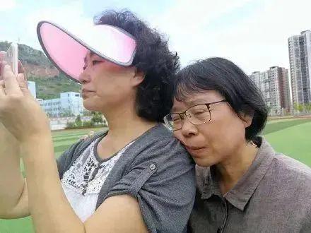 《我本是高山》被群嘲？真实的张桂梅，早已看哭无数人…