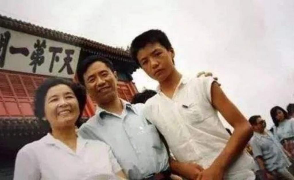 朴树在内娱，条条通“死路”