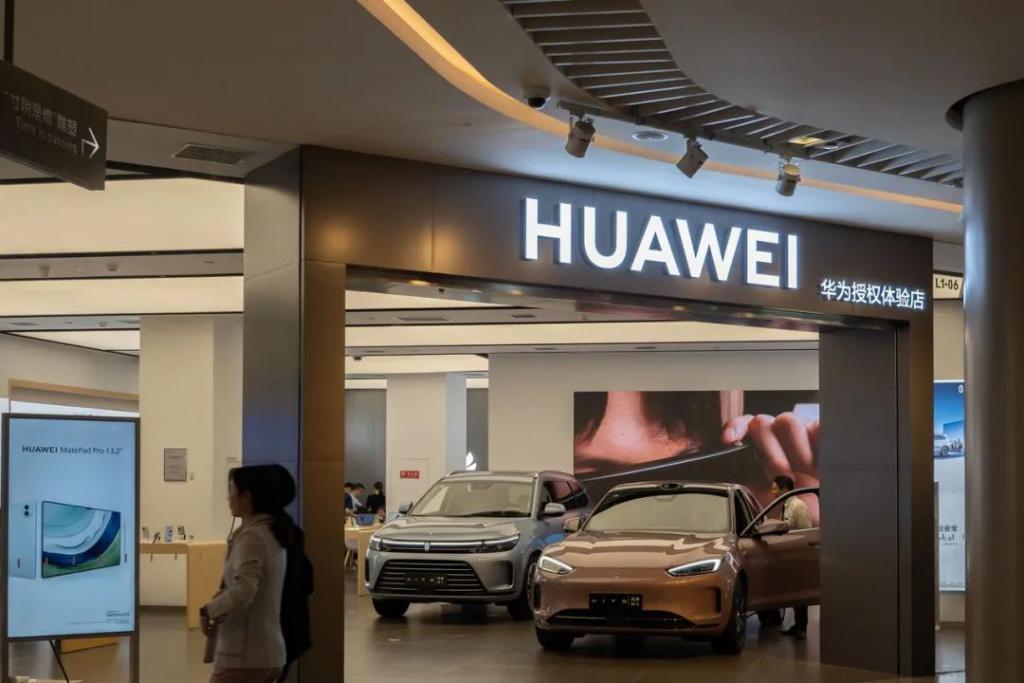 华为汽车广撒英雄帖