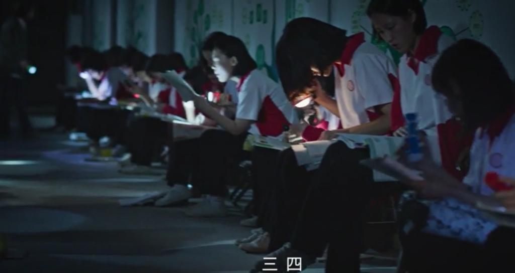 全网吵累了，我才敢聊聊她新作