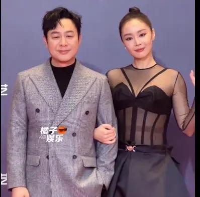 就知道你们真情侣是藏不住的…