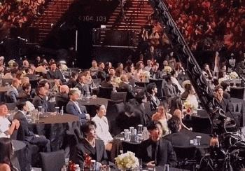 就知道你们真情侣是藏不住的…