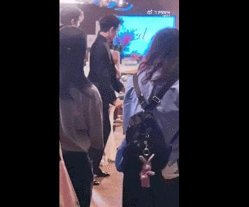 就知道你们真情侣是藏不住的…