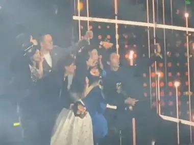 就知道你们真情侣是藏不住的…