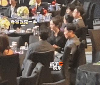 就知道你们真情侣是藏不住的…