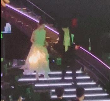 就知道你们真情侣是藏不住的…