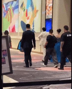 就知道你们真情侣是藏不住的…