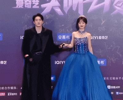 就知道你们真情侣是藏不住的…