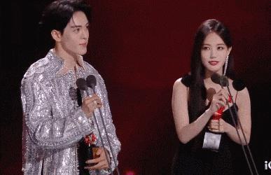 就知道你们真情侣是藏不住的…
