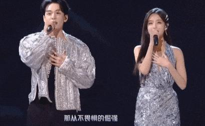 就知道你们真情侣是藏不住的…