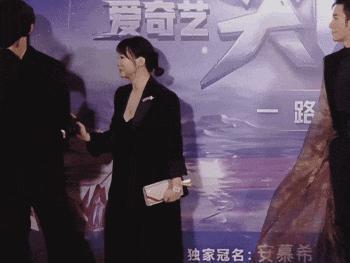 就知道你们真情侣是藏不住的…