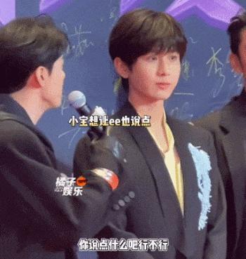 就知道你们真情侣是藏不住的…