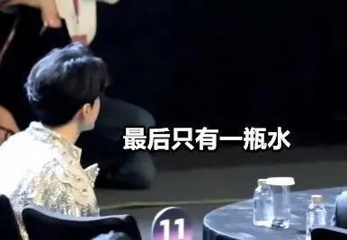 就知道你们真情侣是藏不住的…