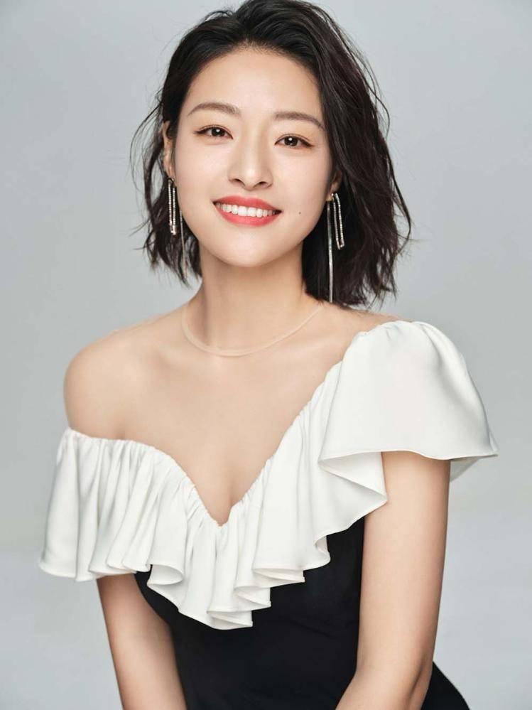 纯欲尤物啊！38岁郎月婷，着实性感迷人啊