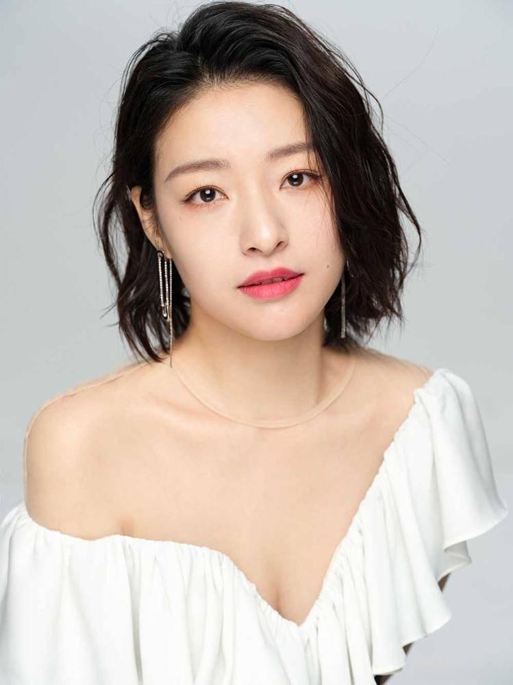 纯欲尤物啊！38岁郎月婷，着实性感迷人啊