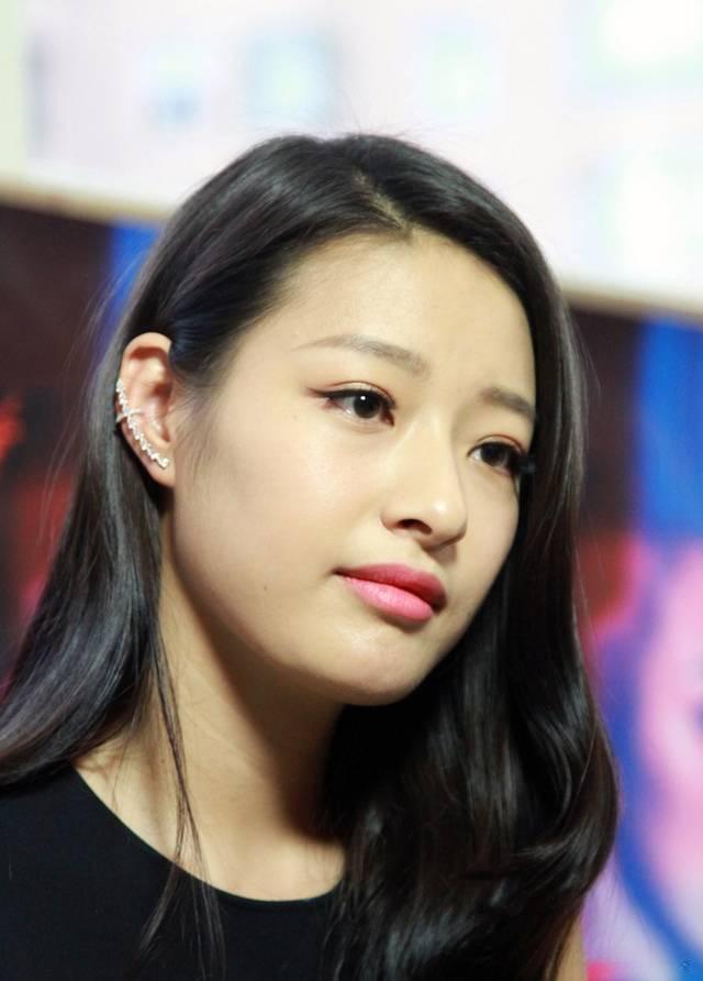 纯欲尤物啊！38岁郎月婷，着实性感迷人啊