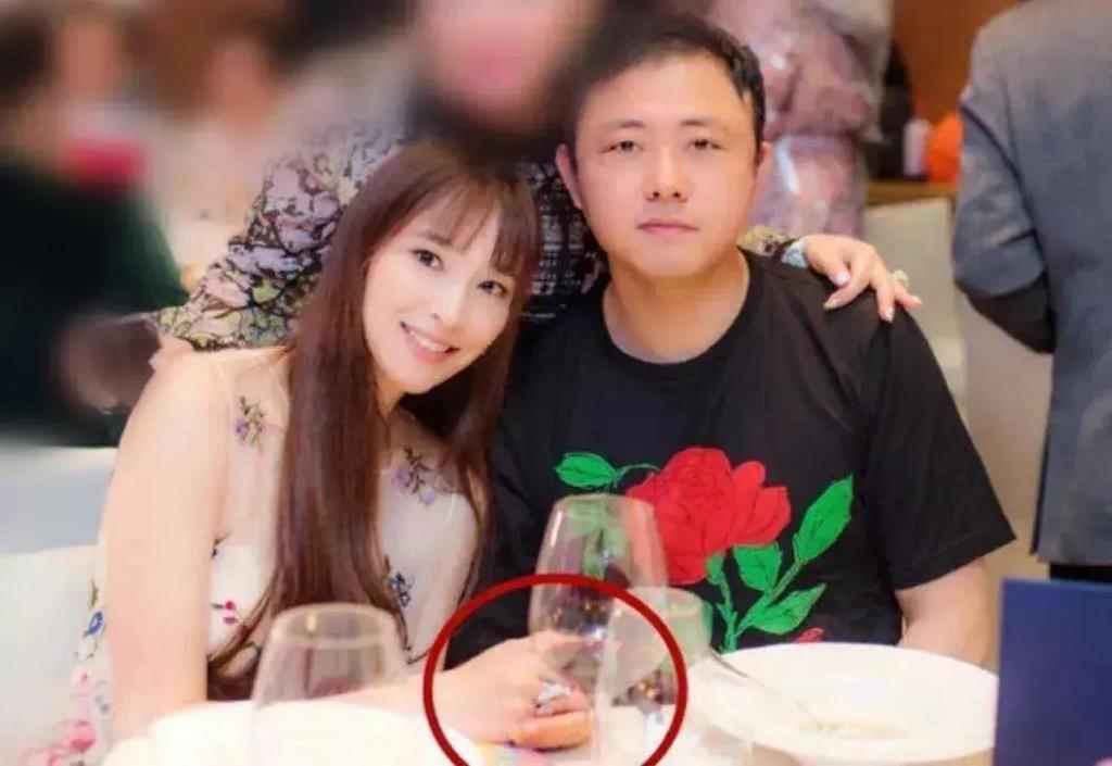 曝纪晓波将吴佩慈名下13亿房产全部抵押，状态“失联”