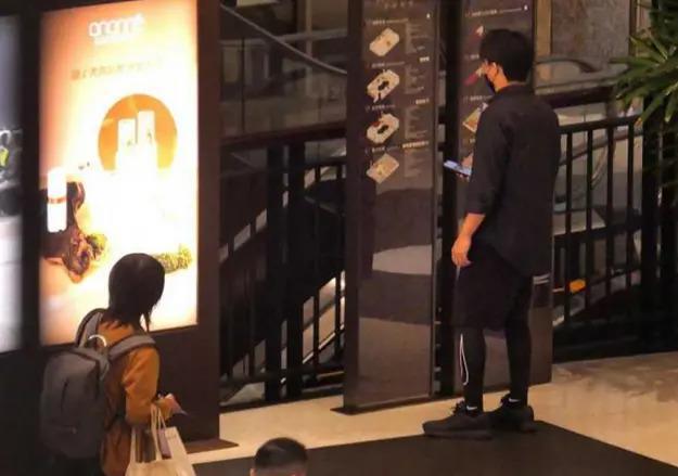 台媒曝柯汶利在张钧甯家过夜 疑似坐实二人恋情传闻