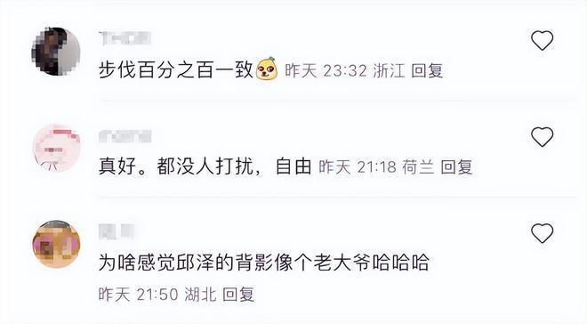 邱泽夫妇牵手游巴黎，许玮甯白到发光，夫妻俩身高差抢镜