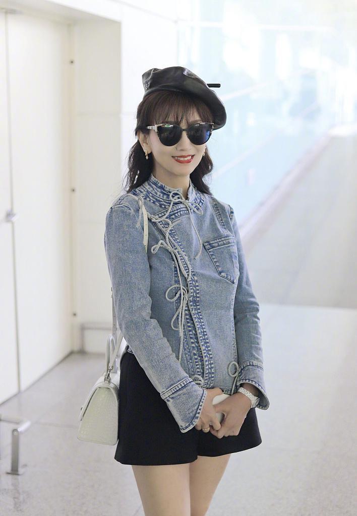 赵雅芝牛仔装配贝雷帽造型释出 少女感满满