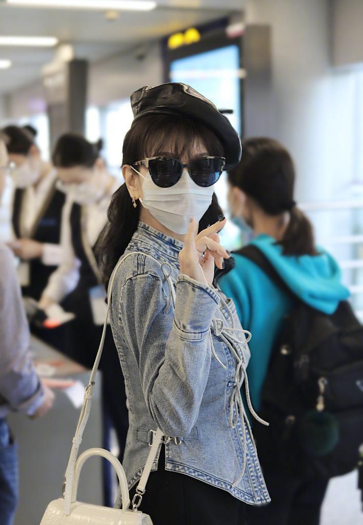 赵雅芝牛仔装配贝雷帽造型释出 少女感满满