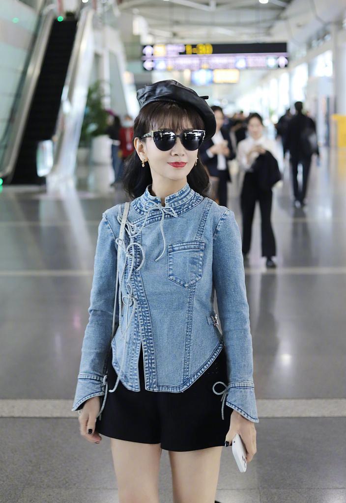 赵雅芝牛仔装配贝雷帽造型释出 少女感满满