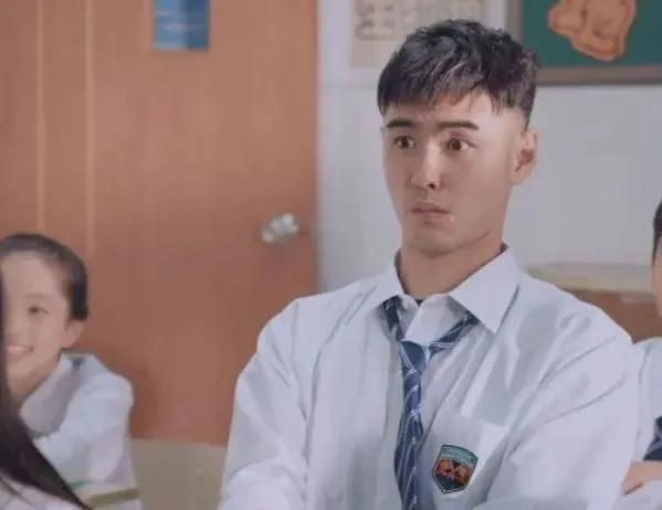他曾是最年轻影帝 如今41岁“丑”到极致再次提名影帝