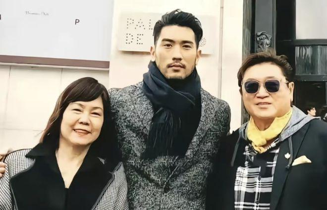 高以翔父亲去世原因曝光，高以翔妈妈悲痛欲绝