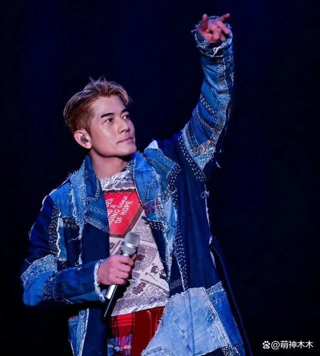 郭富城一家现身赛马场，女儿很黏爸爸，方媛鼻子引热议