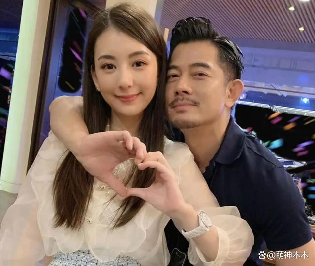 郭富城一家现身赛马场，女儿很黏爸爸，方媛鼻子引热议