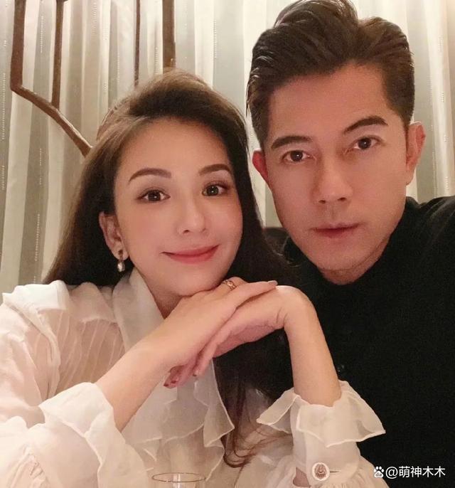 郭富城一家现身赛马场，女儿很黏爸爸，方媛鼻子引热议