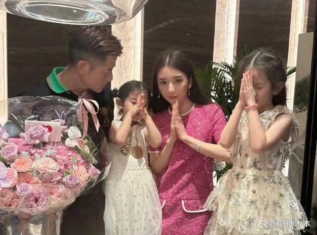 郭富城一家现身赛马场，女儿很黏爸爸，方媛鼻子引热议