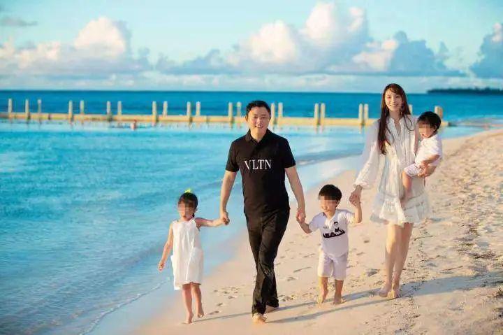 “叠码仔”全军覆没，吴佩慈与“赌神”男友和强悍婆婆