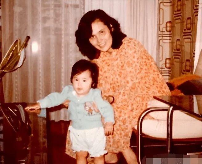 “叠码仔”全军覆没，吴佩慈与“赌神”男友和强悍婆婆