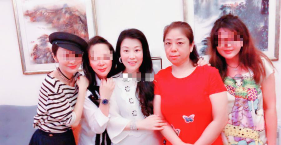 “叠码仔”全军覆没，吴佩慈与“赌神”男友和强悍婆婆