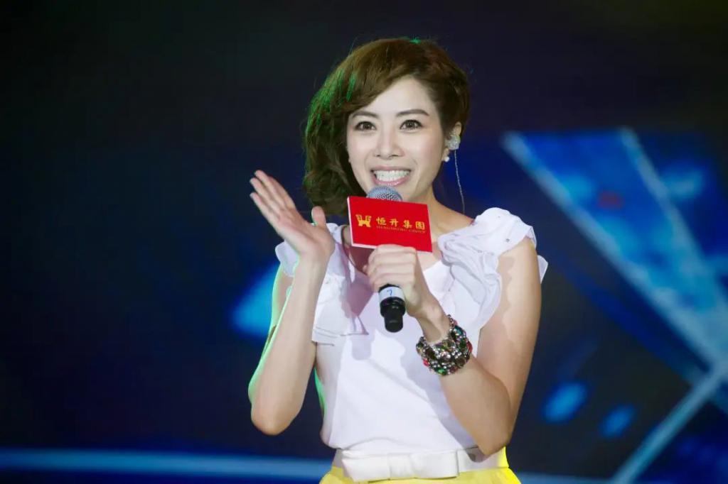 “叠码仔”全军覆没，吴佩慈与“赌神”男友和强悍婆婆