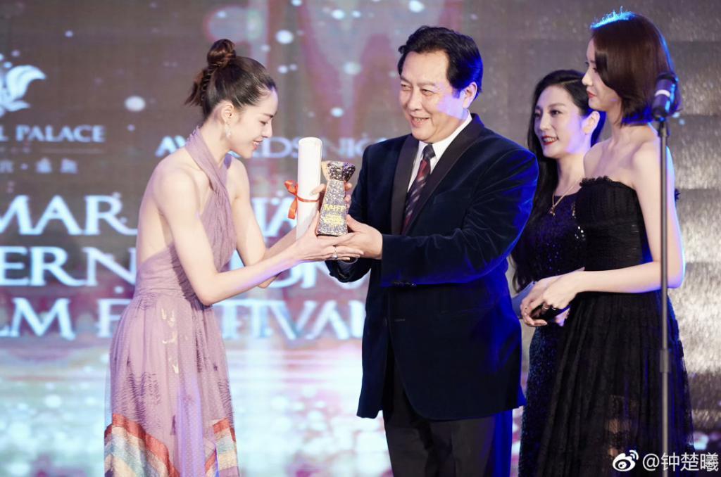 “叠码仔”全军覆没，吴佩慈与“赌神”男友和强悍婆婆