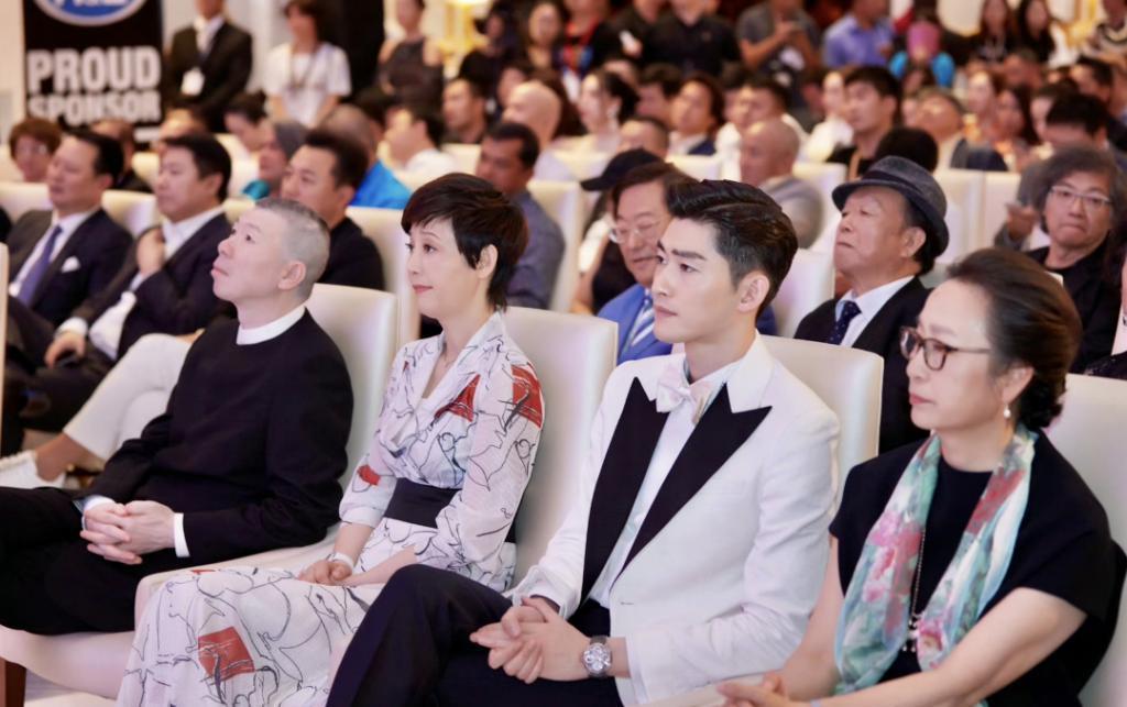 “叠码仔”全军覆没，吴佩慈与“赌神”男友和强悍婆婆