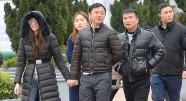 “叠码仔”全军覆没，吴佩慈与“赌神”男友和强悍婆婆