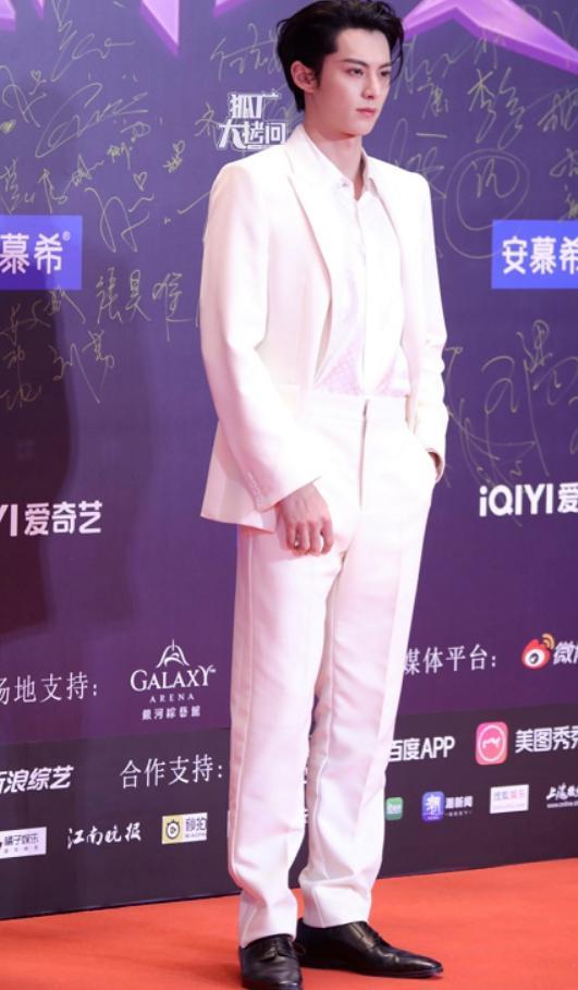 前天晚上，我们忍不住想和爱奇艺打一架