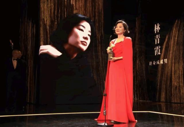 这一夜，林志玲打扮越来越像日本女人，女神形象幻灭
