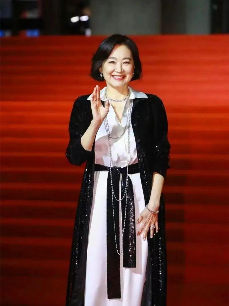 这一夜，林志玲打扮越来越像日本女人，女神形象幻灭