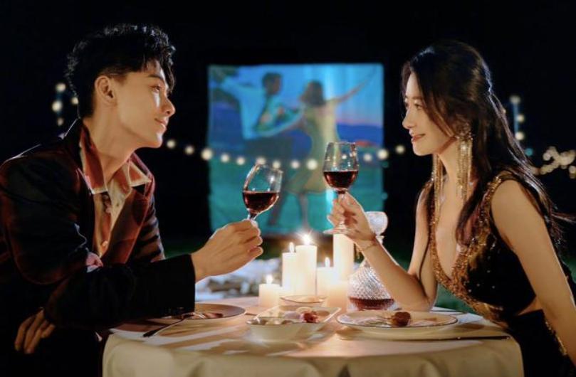 “照片门”17年后她再度翻红，网友：幸好我没有骂过她