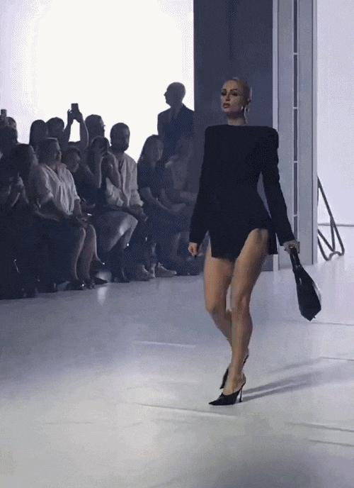 她刚有儿子10个月又迎来女儿，豪门大小姐再度惊吓瓜友