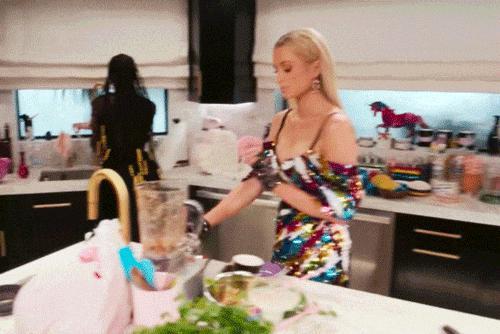 她刚有儿子10个月又迎来女儿，豪门大小姐再度惊吓瓜友