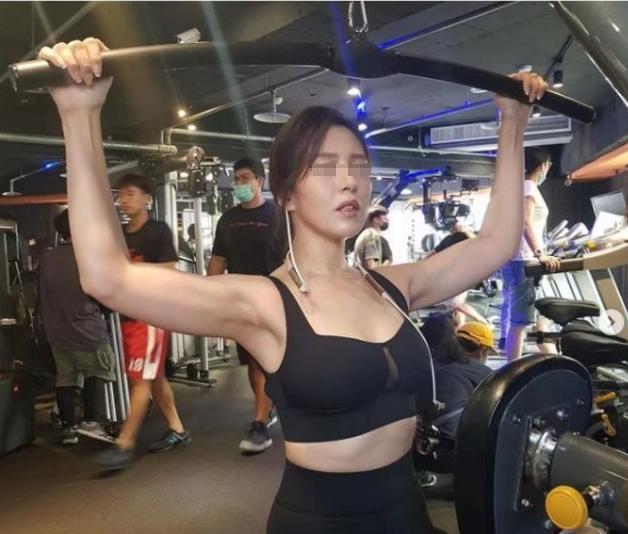 爆红后，她就消失了.