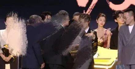 震惊！他俩终于公开了？