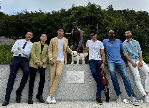 在他去世4年后他父亲也走了！父子俩忌日就差一天