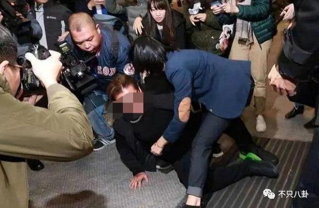 在他去世4年后他父亲也走了！父子俩忌日就差一天